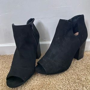 Black Thick Heel Shoe